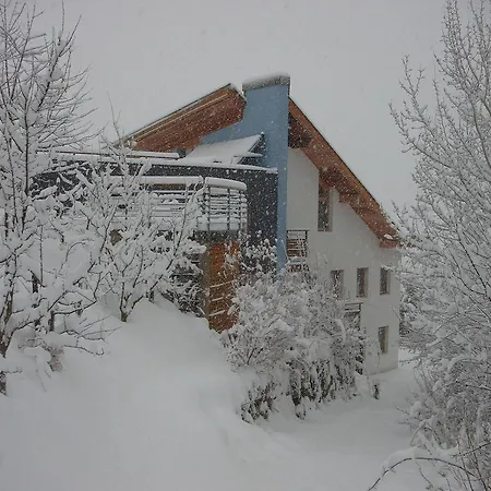 曼努埃拉公寓 *